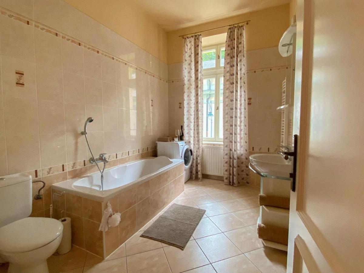 Apartma Marie 1880 Karlovy Vary Kültér fotó